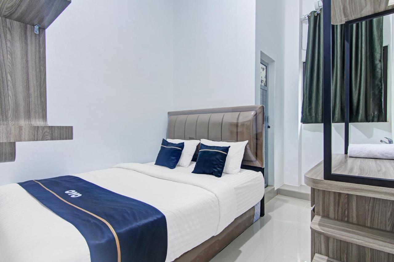 Oyo 90704 Nabila Residence Syariah Padang  Exterior photo