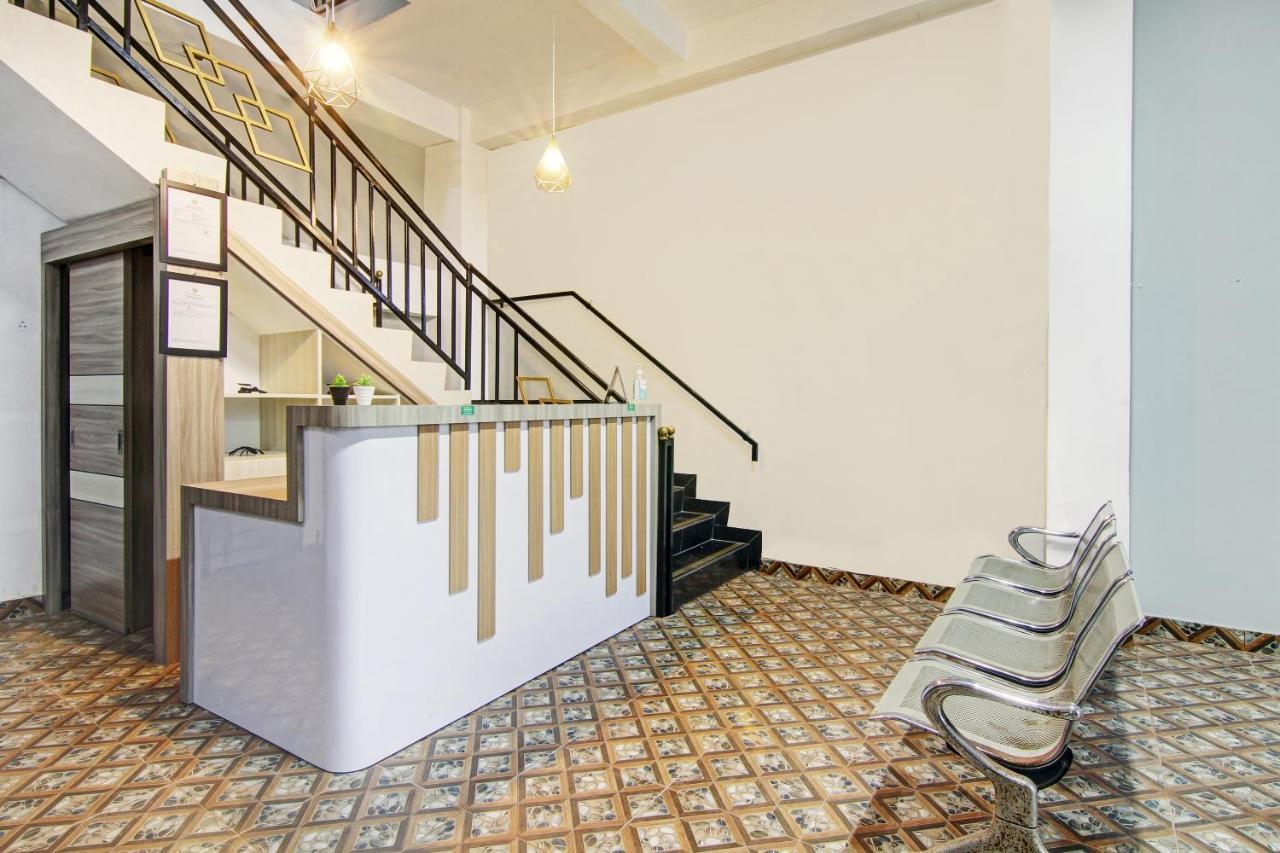 Oyo 90704 Nabila Residence Syariah Padang  Exterior photo