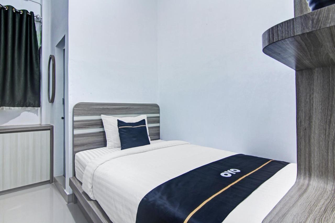 Oyo 90704 Nabila Residence Syariah Padang  Exterior photo