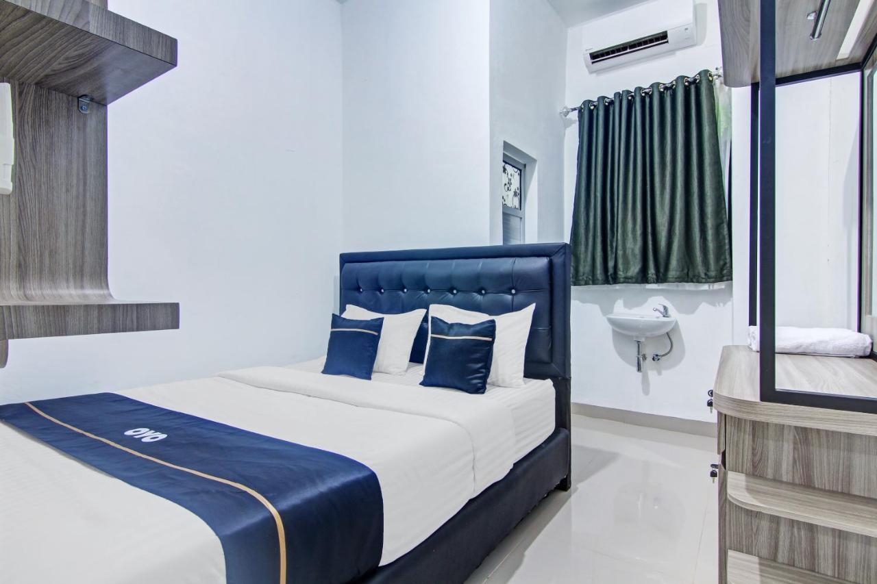 Oyo 90704 Nabila Residence Syariah Padang  Exterior photo